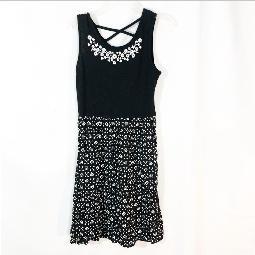 NWOT BLACK & WHITE FLORAL DRESS
